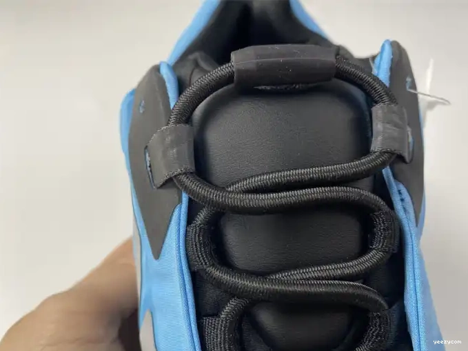 'Bright GZ3079 MNVN Cyan' Boost Yeezy 700 ADIDAS 0606